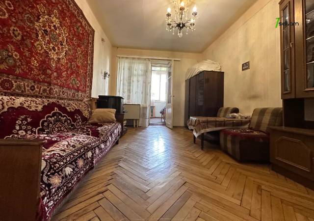1 սենյականոց բնակարան Արտաշիսյան փողոցում, 45 քմ, 3/5 հարկ, քարե շենք