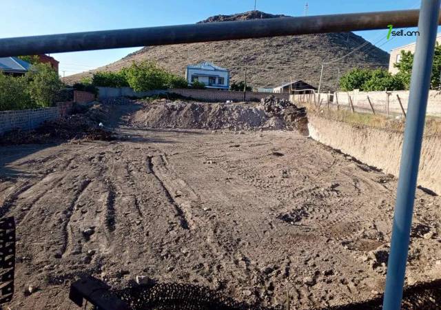 Հողատարածք բնակելի շինությունների համար Պտղնիում, 800 քմ