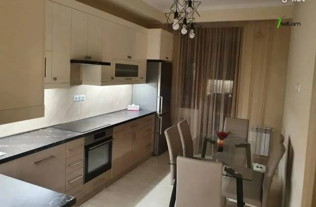 4 սենյականոց բնակարան նորակառույց շենքում Նիկողայոս Ադոնցի փողոցում, 124 ք.մ., 2 սանհանգույց