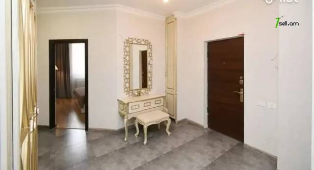4 սենյականոց բնակարան նորակառույց շենքում Արամի փողոցում, 140 ք.մ., 2 սանհանգույց, բարձր առաստաղներ