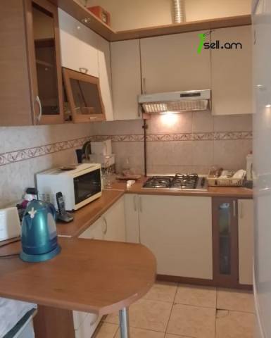 1 սենյականոց բնակարան Թումանյան փողոցում, 50 ք.մ., կապիտալ վերանորոգված, քարե շենք