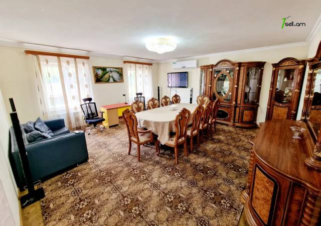 Երկու հարկանի քարե տուն Միչուրինի փողոցում Էրեբունիում, 380 ք.մ., 3+ սանհանգույց, եվրովերանորոգված