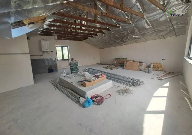 Չորս հարկանի քարե տուն Շևչենկոյի փողոցում կենտրոնում, 420 քմ, 3+ սանհանգույց, մասնակի վերանորոգում