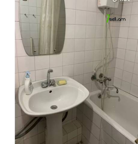 3 սենյականոց բնակարան կենտրոնում, 67 ք.մ., 2/14 հարկ, մասնակի վերանորոգում