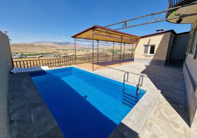 Երկու հարկանի քարե տուն 1-ին փողոցում Բյուրեղավանում, 700 քմ, 3+ սանհանգույց, կապիտալ վերանորոգված