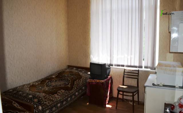 2 սենյականոց բնակարան Սայաթ-Նովա փողոցում, 40 քմ, բարձր առաստաղներ, կոսմետիկ վերանորոգում, քարե շենք