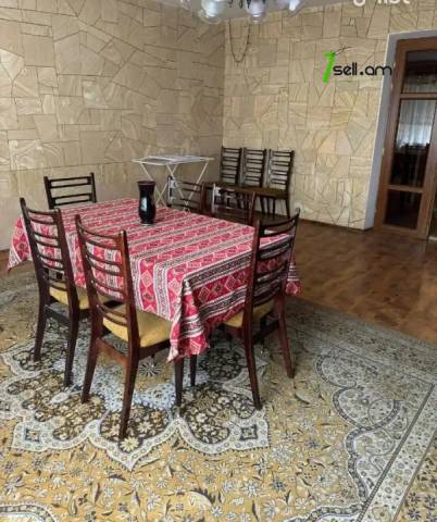 4 սենյականոց բնակարան Ազատության պողոտայում, 109 ք.մ., 2/5 հարկ, կապիտալ վերանորոգված, քարե շենք