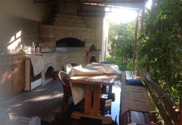 Երկու հարկանի քարե տուն Վարշավյան փողոցում Քանաքեռ Զեյթունում, 800 ք.մ., կապիտալ վերանորոգված