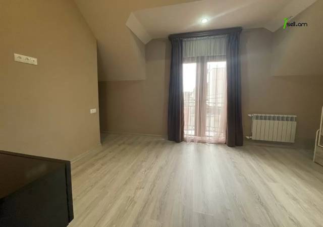 Երկու հարկանի տուն, Աջափնյակ Գ-1 Աջափնյակում, 164 ք.մ., 2 սանհանգույց, կապիտալ վերանորոգված