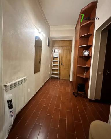 2 սենյականոց բնակարան Մաշտոցի պողոտայում, 60 ք.մ., բարձր առաստաղներ, 2/5 հարկ, կոսմետիկ վերանորոգում