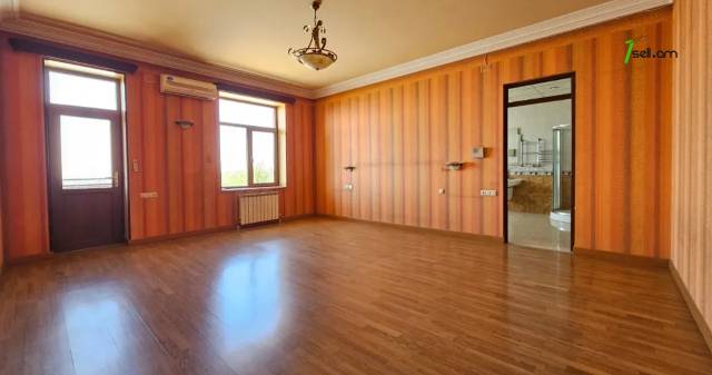 Չորս հարկանի քարե տուն Գարեգին Հովսեփյանի փողոցում Նորք Մարաշում, 2265 քմ, 3+ սանհանգույց