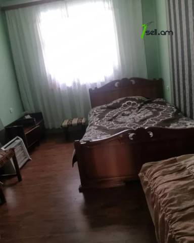 Մեկ հարկանի քարե տուն Ձորաղբյուրում, 1000 ք.մ., մասնակի վերանորոգում