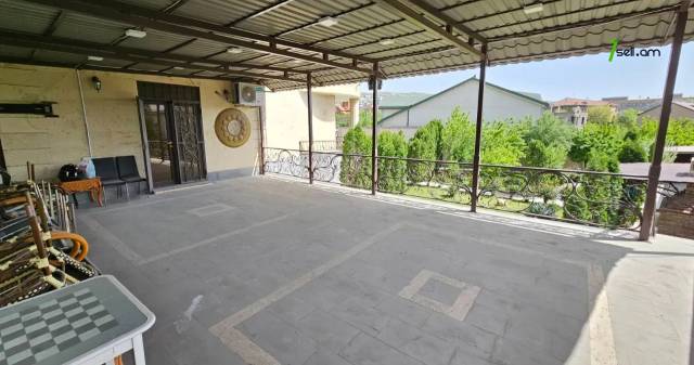 Երկու հարկանի քարե տուն, Արմենակ Արմենակյան անցուղի Նորք Մարաշում, 1800 քմ, 3+ սանհանգույց