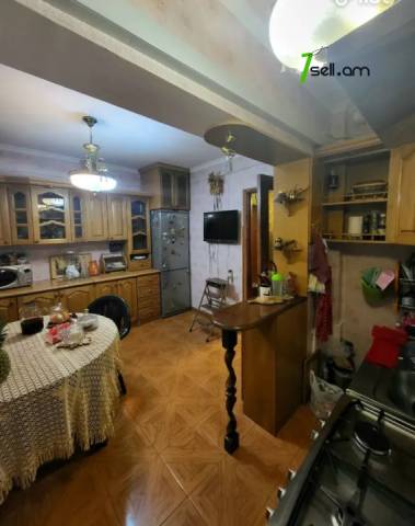 3 սենյականոց բնակարան Առնո Բաբաջանյան փողոցում, 96 ք.մ., նախավերջին հարկ, կապիտալ վերանորոգված