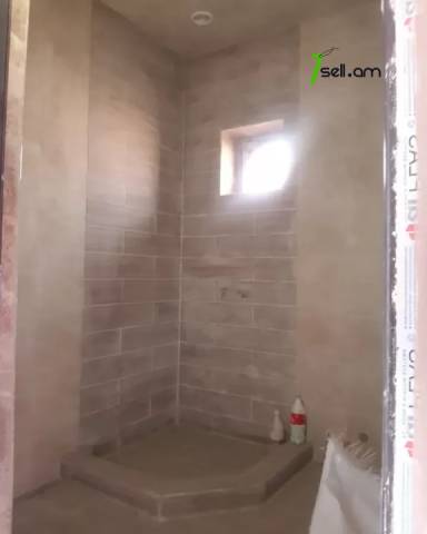 Երկու հարկանի տուն Կենտրոնական փողոցում Մասիսում, 350 ք.մ., 2 սանհանգույց, եվրովերանորոգված