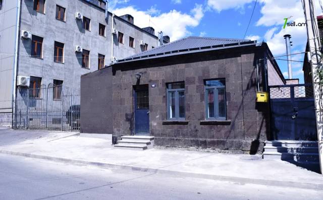 Գրասենյակային տարածք Սուրեն Մատնիշյան փողոցում Գյումրիում, 90 ք.մ.
