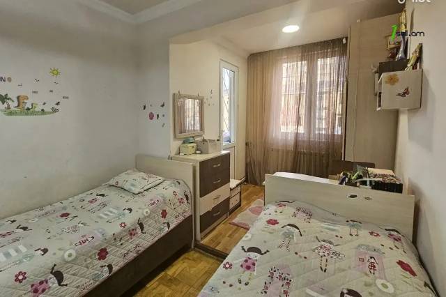 3 սենյականոց բնակարան, Կուրղինյան նրբանցք, 86 ք.մ., եվրովերանորոգված, քարե շենք