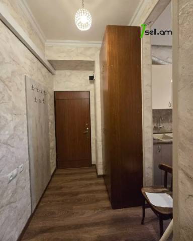 1 սենյականոց բնակարան Մեսրոպ Մաշտոցի պողոտայում, 36 քմ, 1/4 հարկ, եվրովերանորոգված, քարե շենք