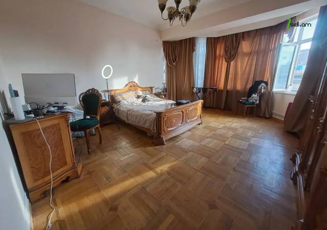 5 սենյականոց բնակարան Ալեք Մանուկյանի փողոցում, 210 ք.մ., 2 սանհանգույց, 2/9 հարկ