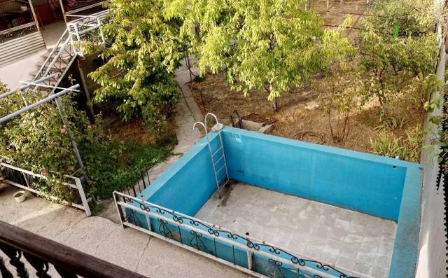 Երկու հարկանի քարե տուն Նոր-Արեշի 42 փողոցում Էրեբունիում, 700 ք.մ., 2 սանհանգույց