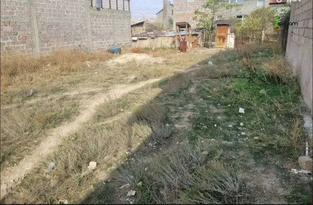 Հողատարածք բնակելի շինությունների համար Սիլիկյան 7-րդ փողոցում Աջափնյակում, 300 ք.մ.