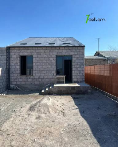 Մեկ հարկանի քարե տուն 6-րդ փողոցում Գեղանիստում, 320 քմ, մասնակի վերանորոգում