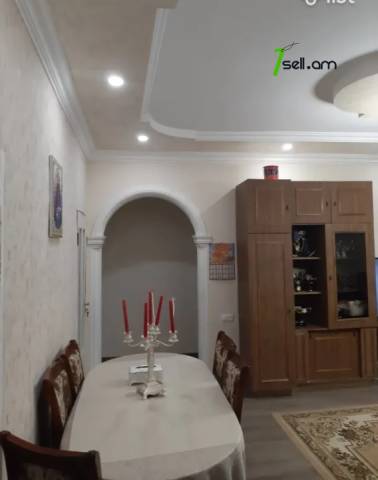 Երկու հարկանի քարե տուն, 7-րդ նրբանցք Մուղնիում, 248 քմ, 2 սանհանգույց, մասնակի վերանորոգում