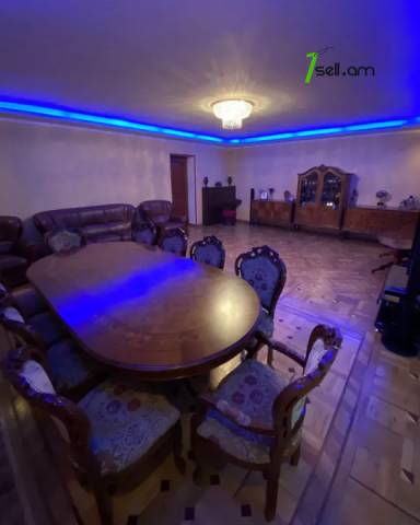 4 սենյականոց բնակարան Ազատության պողոտայում, 130 քմ, նախավերջին հարկ, եվրովերանորոգված, քարե շենք
