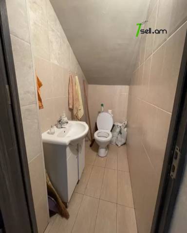 Երկու հարկանի տուն, Աջափնյակ Գ-1 Աջափնյակում, 164 ք.մ., 2 սանհանգույց, կապիտալ վերանորոգված