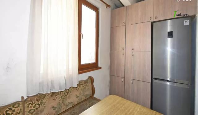 4 սենյականոց բնակարան Ավետիս Ահարոնյանի փողոցում, 100 ք.մ., եվրովերանորոգված, քարե շենք