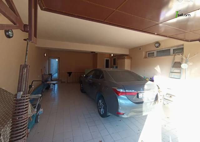 Երեք հարկանի տուն Բագրևանդի փողոցում Նոր Նորքում, 320 քմ, 2 սանհանգույց, կապիտալ վերանորոգված