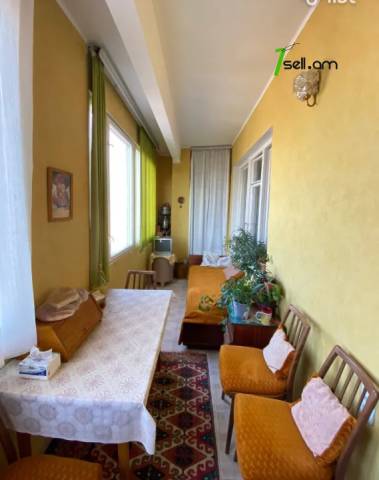 3 սենյականոց բնակարան Մալյան փողոցում, 81 ք.մ., 2 սանհանգույց, մի քանի պատշգամբ, նախավերջին հարկ