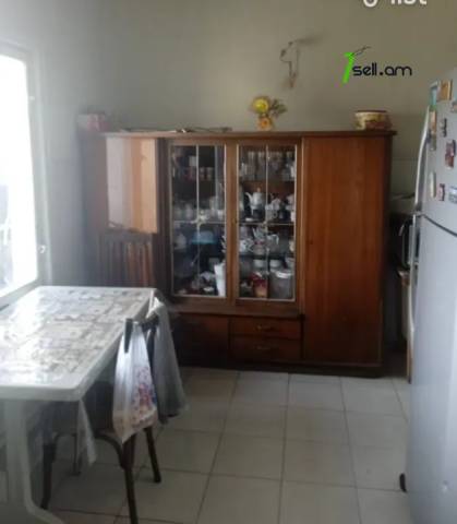 3 սենյականոց բնակարան Աբովյան փողոցում, 78 ք.մ., քարե շենք