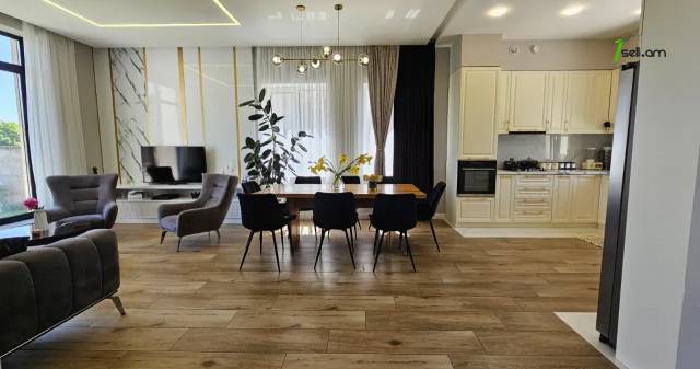 Երեք հարկանի քարե տուն, Avan-Arinj Առինջում, 800 քմ, 3+ սանհանգույց, կապիտալ վերանորոգված