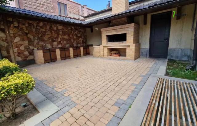 Երեք հարկանի քարե տուն, Ձոր 1 թաղամաս Դավիթաշենում, 800 ք.մ., 3+ սանհանգույց, կապիտալ վերանորոգված