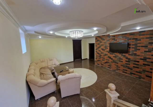 Երկու հարկանի քարե տուն Դավթաշենի 7-րդ փողոցում Դավթաշենում, 300 քմ, 2 սանհանգույց