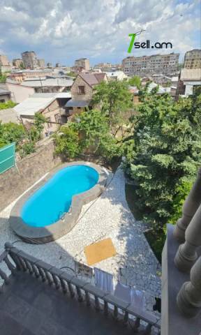 Երեք հարկանի քարե տուն Վրթանես Փափազյան փողոցում Արաբկիրում, 500 քմ, 3+ սանհանգույց