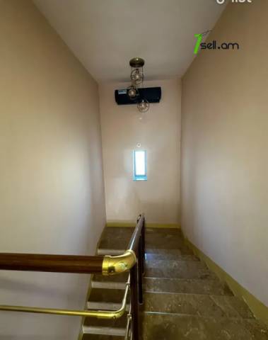 Երկու հարկանի տուն Հատիսի փողոցում Աբովյանում, 210 ք.մ., 3+ սանհանգույց, եվրովերանորոգված