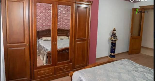 4 սենյականոց բնակարան Գրիբոյեդով փողոցում, 148 ք.մ., մի քանի պատշգամբ, 3/5 հարկ