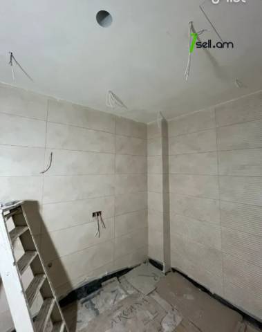 4 սենյականոց բնակարան նորակառույց շենքում Նիկողայոս Ադոնցի փողոցում, 105 ք.մ., 5/8 հարկ