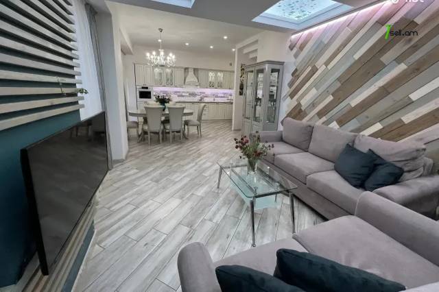 4 սենյականոց բնակարան նորակառույց շենքում Ադոնցի փողոցում, 120 ք.մ., 2 սանհանգույց, բարձր առաստաղներ