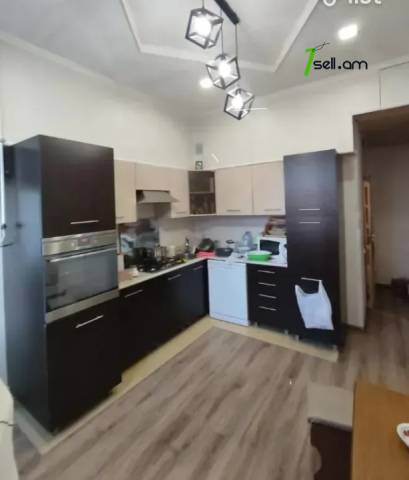 3 սենյականոց բնակարան Կոմիտասի պողոտայում, 78 ք.մ., 4/7 հարկ, կապիտալ վերանորոգված, քարե շենք