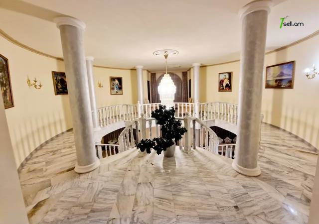 Երկու հարկանի քարե տուն Դավթաշենի 7-րդ փողոցում Դավիթաշենում, 1000 ք.մ., 3+ սանհանգույց