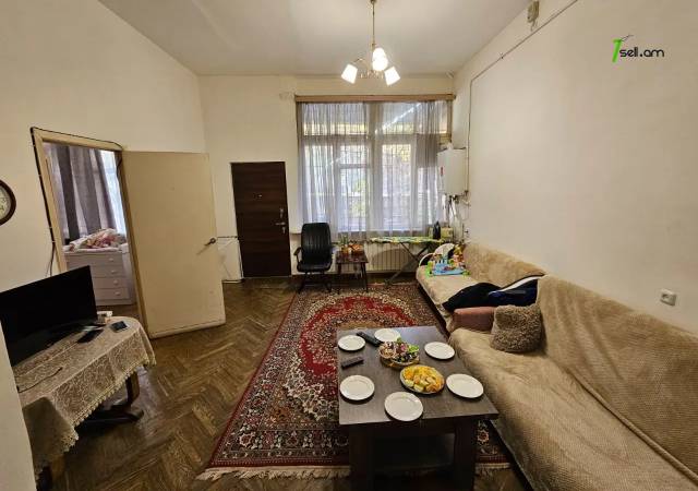 3 սենյականոց բնակարան Ղազարոս Աղայան փողոցում, 100 ք.մ., բարձր առաստաղներ, 1/4 հարկ