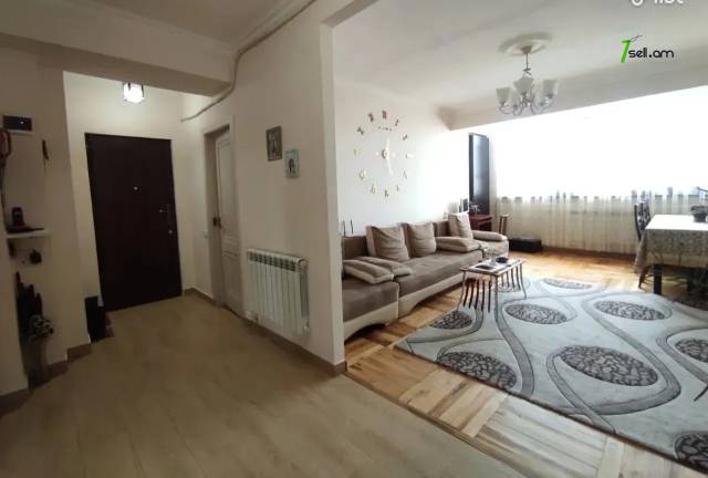 4 սենյականոց բնակարան, Ավան-Առինջ 1-ին միկրոշրջան, 82 քմ, նախավերջին հարկ, եվրովերանորոգված