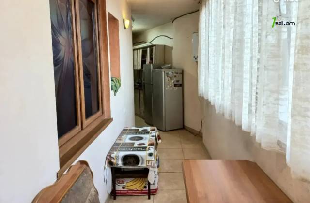 3 սենյականոց բնակարան նորակառույց շենքում Լենինգրադյան փողոցում, 85 ք.մ., եվրովերանորոգված