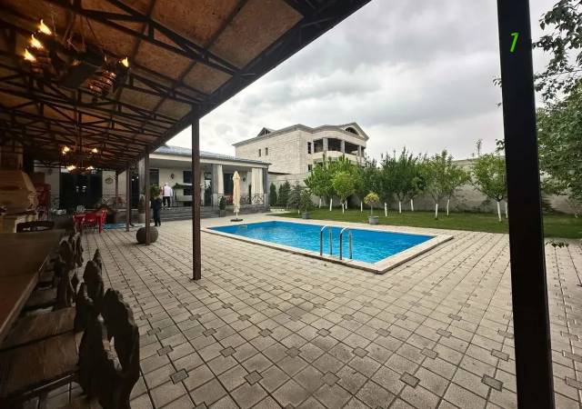 Մեկ հարկանի քարե տուն Բագրևանդի 42-րդ փողոցում Նոր Նորքում, 1100 քմ, 3+ սանհանգույց