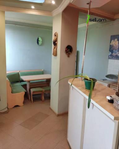 3 սենյականոց բնակարան Հալաբյան փողոցում, 87 ք.մ., 2 սանհանգույց, նախավերջին հարկ