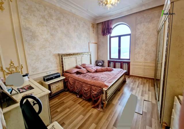 Երկու հարկանի քարե տուն, Դուրյան թաղամաս Ավանում, 2400 ք.մ., 3+ սանհանգույց, մեծ հողամաս