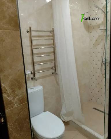 1 սենյականոց բնակարան Քաջազնունի փողոցում, 40 քմ, նախավերջին հարկ, կապիտալ վերանորոգված, քարե շենք